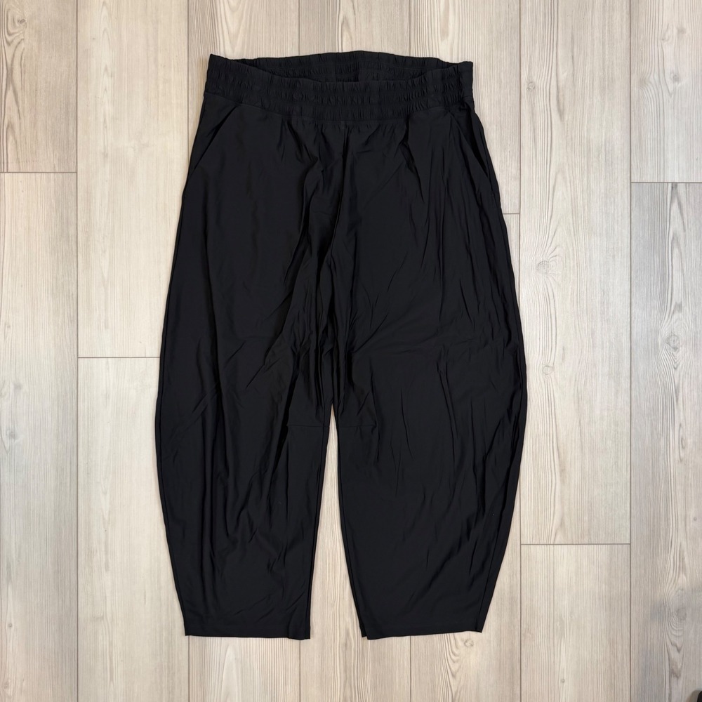 Old Navy SleekTech Go-Dry Black Barrel Pants XL Pull On Waist Tapered 662910